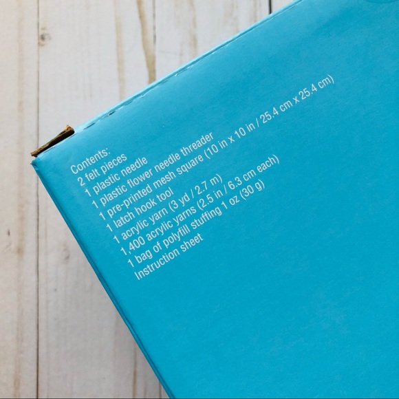 Creatology Yarn Pillow Craft Kit - Picture 3 of 7